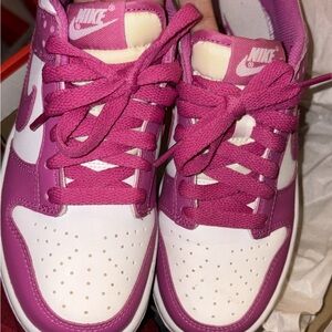 Nike Dunk Fuchsia size GS 4